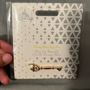 Disney Store key Pin. From when Disney stores were a thing.ORIGINAL 😊
